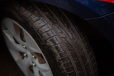 Эксперт Акжолов объяснил, что покупка китайских шин несет ущерб безопасности