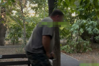 Мужчина мастурбировал напротив алматинки и снимал это на видео