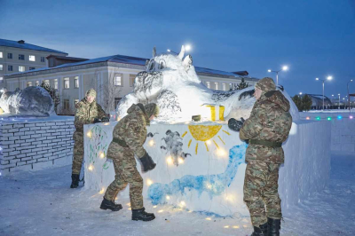 Ледовый городок построили военнослужащие Нацгвардии в Астане