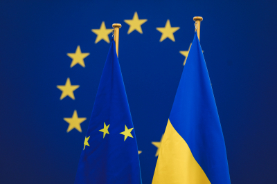 Euractiv: Киев получил самой большой транш от Европы за два года