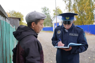Молодой полицейский охраняет спокойствие трех сел