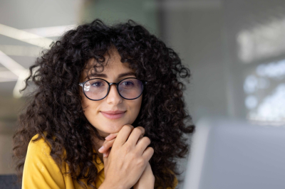 Стилист рассказал, как правильно ухаживать за кудрявыми волосами