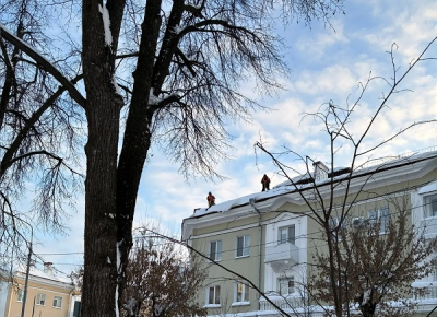 В Казани за сутки очистили от снега и наледи 116 крыш