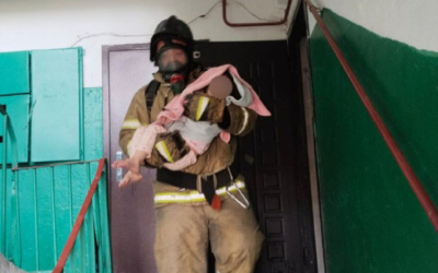 Актюбинские МЧСники эвакуировали 30 человек при пожаре в пятиэтажке