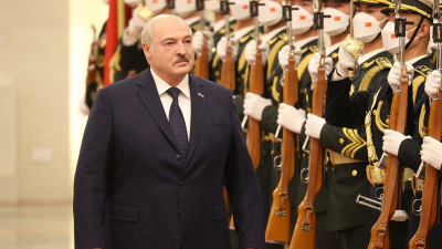 Лукашенко заверил, что белорусы не хотят воевать, но головы не склонят