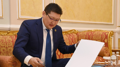 Новый аким области Абай публично уволил двух руководителей перед Наурызом