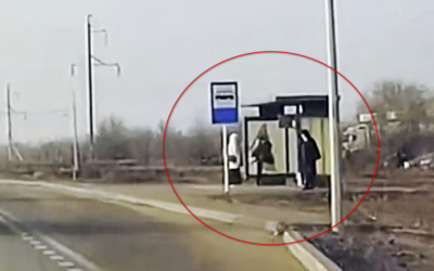 Поругался с женой и разбил стекло на остановке – так пояснил свой поступок вандал