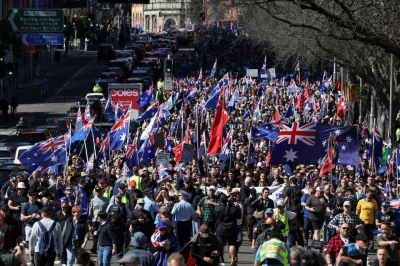 Тысячи людей в Австралии вышли на акции против иммиграции