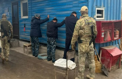Налоговики и чиновники наладили незаконный канал поставок грузов в Кыргызстане