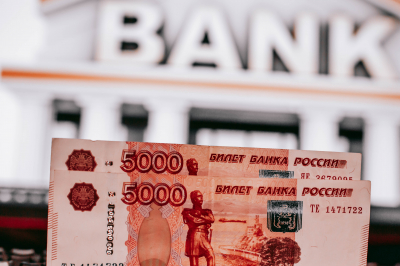 Банки начнут блокировать деньги россиян: какие документы нужно срочно подготовить