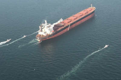 Ормузский пролив остается доступным для нефтяных танкеров