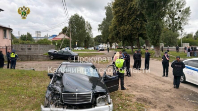 Пьяный лихач на Mercedes снес маму с двумя маленькими детьми, один ребенок погиб - жуткое видео 06/07/2026 &ndash; Новости
