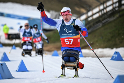 Рос сиротой и вырос чемпионом: лыжник Иван Голубков взял золото Паралимпиады