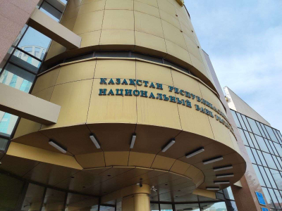 Эксперты пересмотрели прогноз по нефти и инфляции в Казахстане — опрос Нацбанка