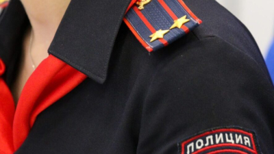 Подросток вёз друзей на крыше легковушки и сбил полицейского при попытке скрыться 16/02/2026 &ndash; Новости