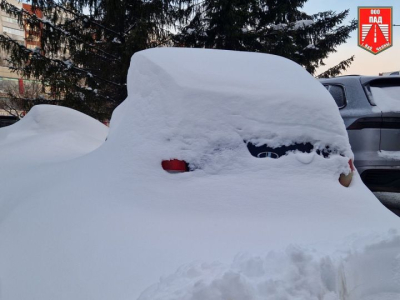 Дорожники показали автосугробы, мешающие очистке улиц