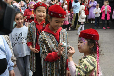 Пасхальные яйца и бауырсаки: в Астане укрепляют межэтническое согласие