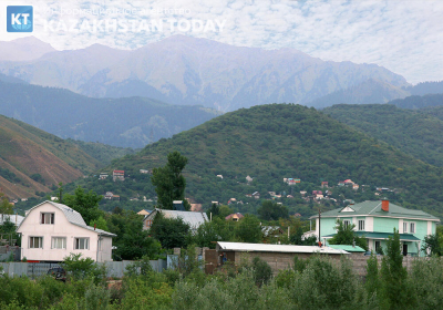 &quot;Алматы ждет катастрофа!&quot; - депутат о срезке гор, засыпке рек и незаконном строительстве