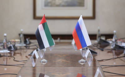 Президент ОАЭ прибыл на встречу с Путиным в подаренной им куртке